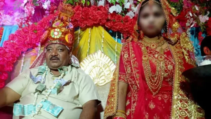 नाबालिग युवती से शादी करने अधेड़ (50 साल) पहुंच पुलिस को देखते फरार