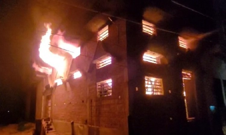 Fire Broke in House: रेवाड़ी से सटे गांव रामपुरा में तीन मंजिला मकान में लगी भीषण आग, लकड़ी का सामान भरा हुआ था