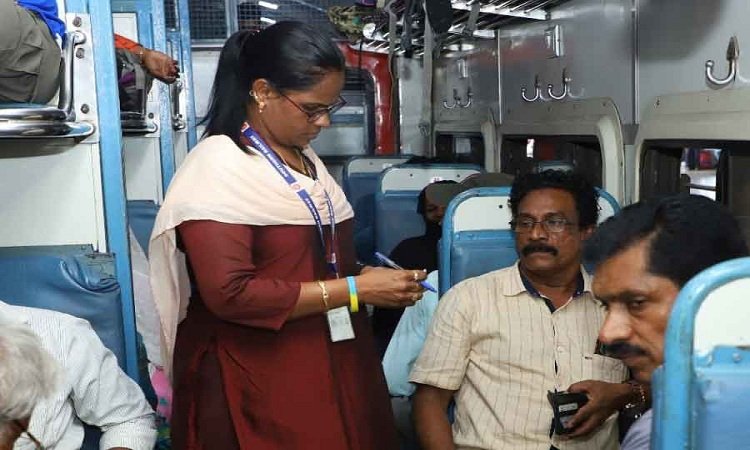 CTI Collect One Crore Fine: बिना टिकट वाले बच कर रहे, इस महिला रेलकर्मी से वसूला 1 करोड़ रुपये जुर्माना!