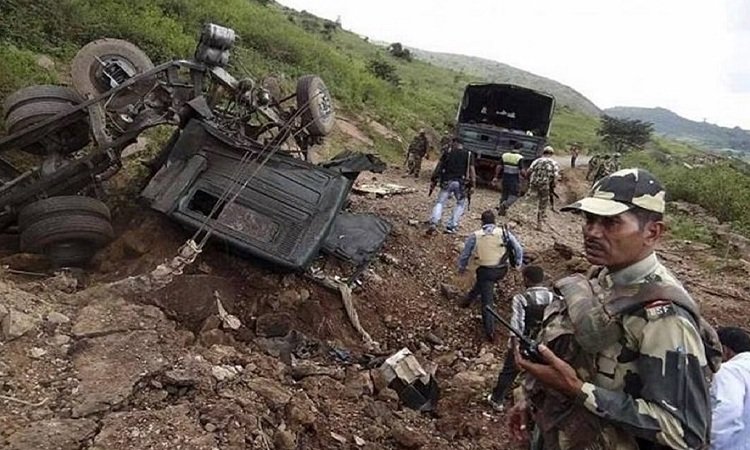Naxalite Attack in Chhattisgarh: अरनपुर में DRG फोर्स को लेकर जा रहे वाहन पर IED हमला, 11 जवान शहीद