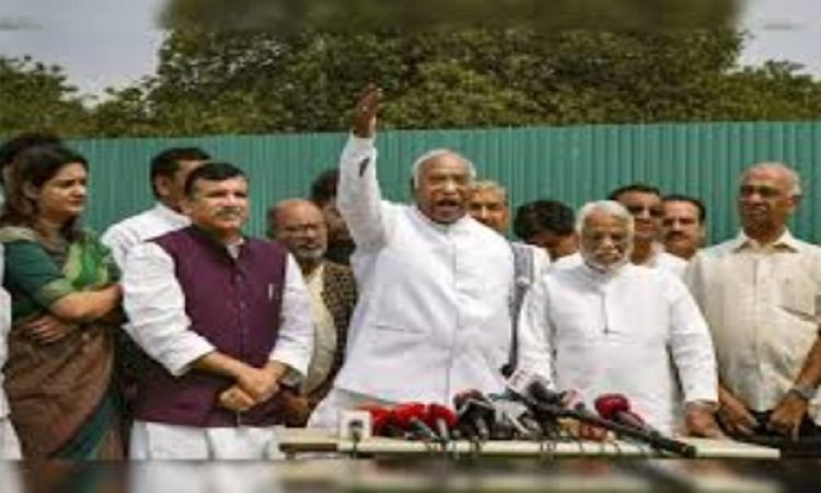 Telangana Assembly Elections: कांग्रेस अध्यक्ष खड़गे ने घोषणापत्र किया जारी, वोटरों से 6 गारंटियों का वादा