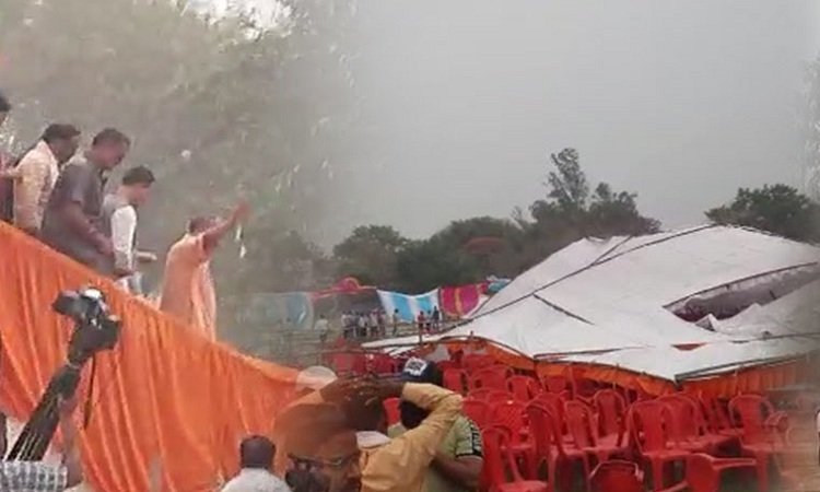 CM Yogi Adityanath Rally: CM योगी का भाषण खत्म होते ही आई तेज आंधी, पंडाल गिरने से मची भगदड़